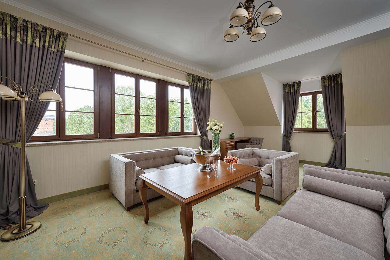 Hotel Palac Poledno Экстерьер фото